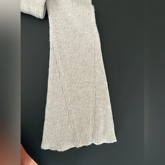 Small lot of sweaters Old Navy and St John’s Bay - Picture 6 of 6